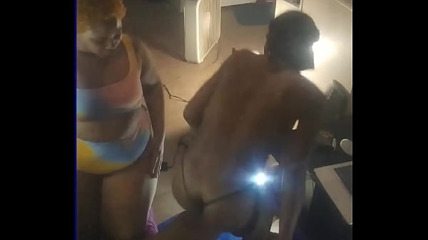 Baise à trois avec deux lesbiennes afro-américaines