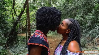 Promenade dans un parc, jeu de jouets pour lesbiennes africaines privées